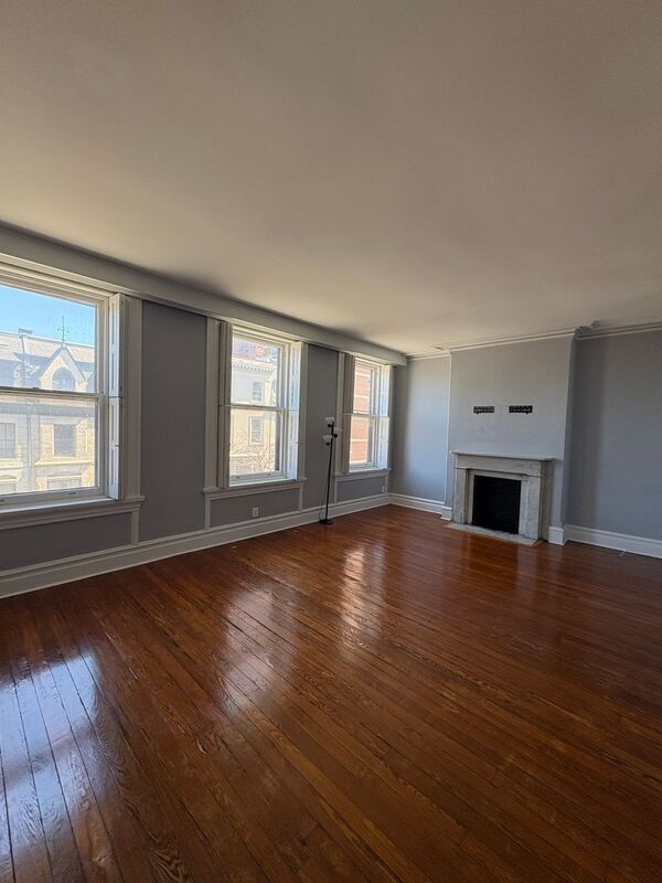 Building Photo - 1118 St Paul St