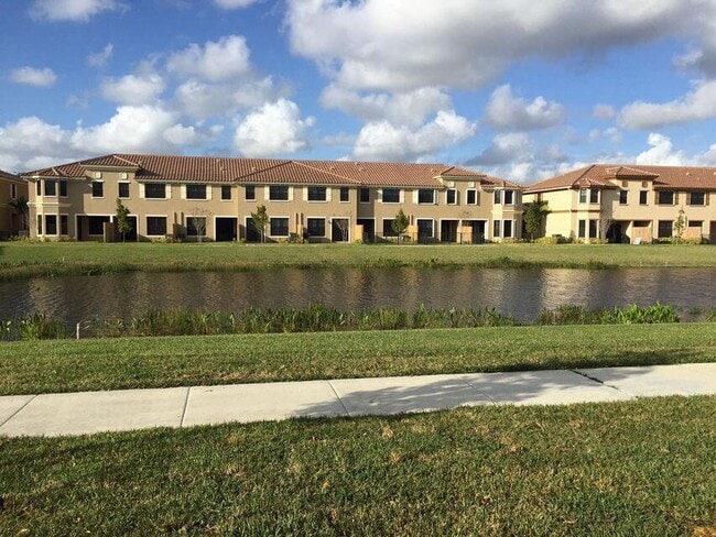 Building Photo - 10217 Wellington Parc Dr