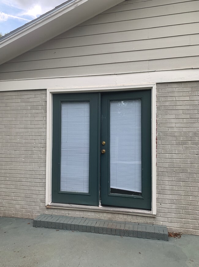 Building Photo - 1618 Hampton Rd NW