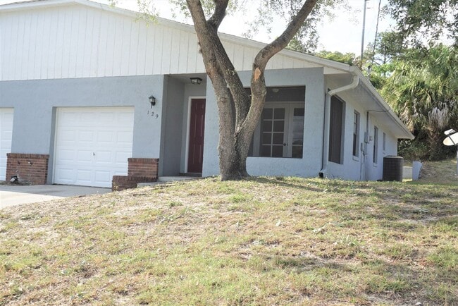 Building Photo - Clermont 2/2 Duplex with Lakeview