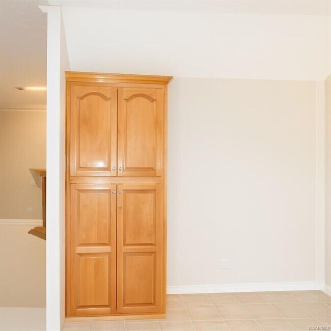 Building Photo - 611 River Birch Dr