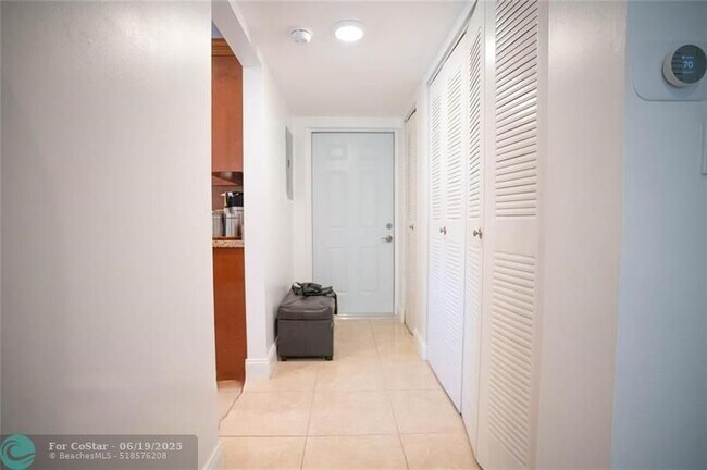 Building Photo - 8421 Lagos De Campo Blvd