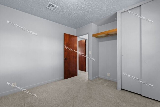 Building Photo - Charming 2-Bedroom Home with Fenced Yard in St. Johns - Pets Welcome!