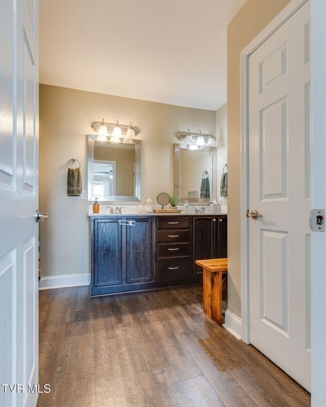 Building Photo - For Rent — Modern Duplex Near Historic Jon...