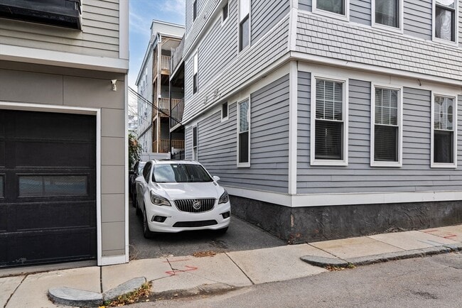 Building Photo - 180 Gold St