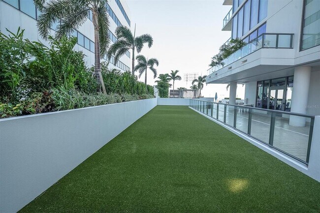 Building Photo - 301 1st St S