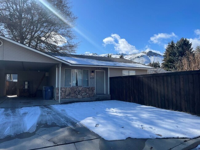 Building Photo - Now renting 2 bedroom Duplex  half-off the first month of rent