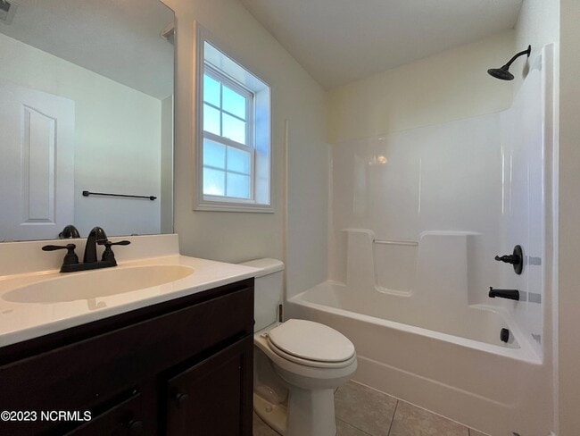 Building Photo - 117 Lightwater Dr