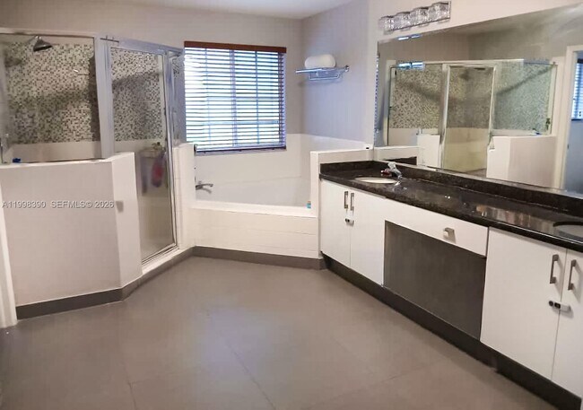 Building Photo - 6814 NW 107th Pl