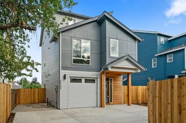 Building Photo - Bright & Beautiful Updated 4 bed, 3.5 bath in the Heart of the Brentwood-Darlington Neighborhoods