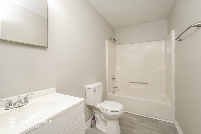 Building Photo - 2010 Glenside Dr