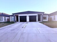 Building Photo - 3222 Villa Rosa Dr