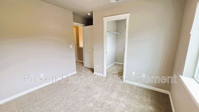 Building Photo - 2122 SW Nautical St