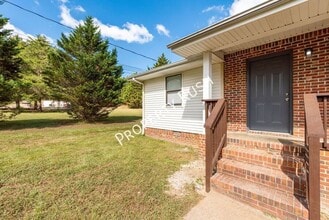 Building Photo - 718 Salem Rd