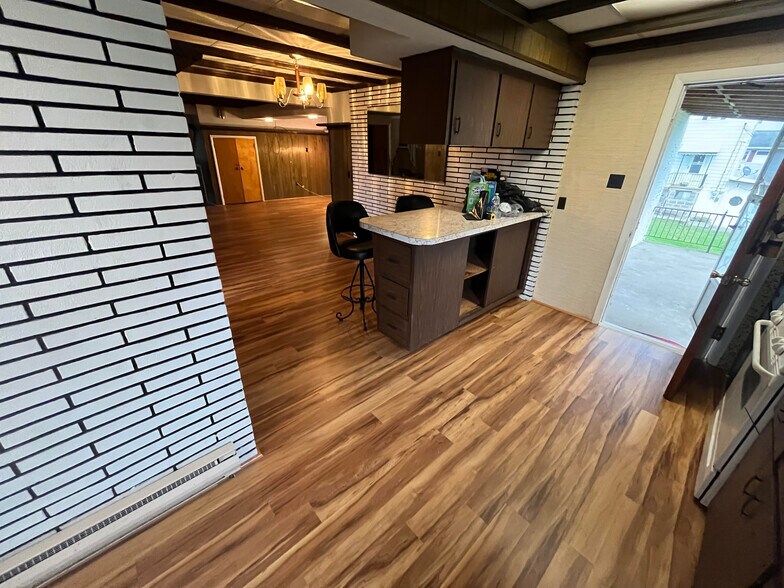 Building Photo - 15 Williams St