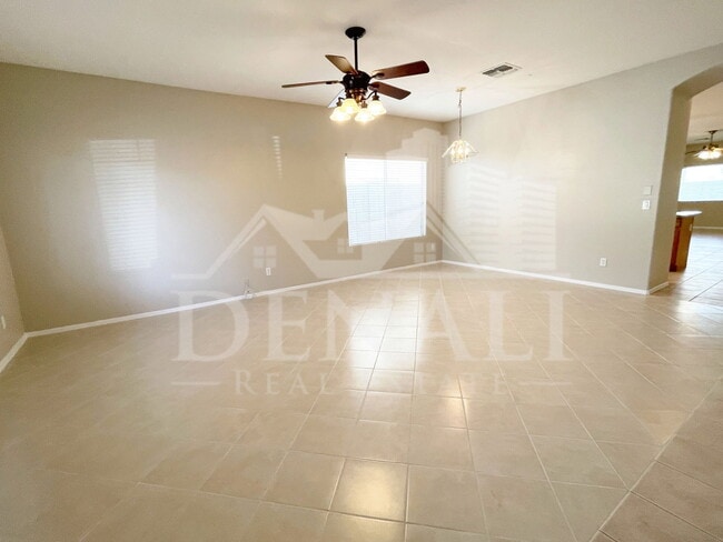 Building Photo - 8355 W Mary Ann Dr