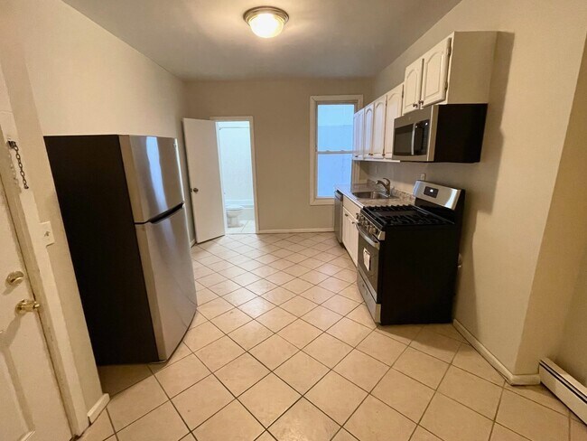 Building Photo - 380 Summit Ave