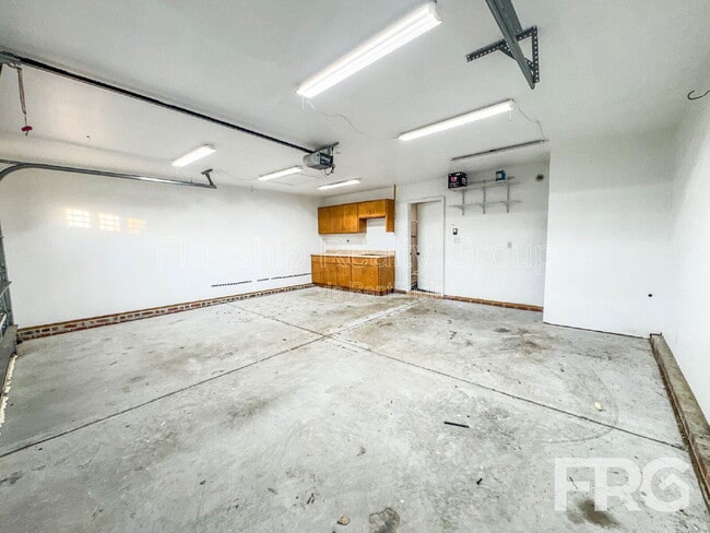 Building Photo - 200 Willow Pond Dr