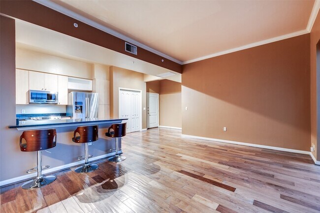 Building Photo - 3225 Turtle Creek Blvd