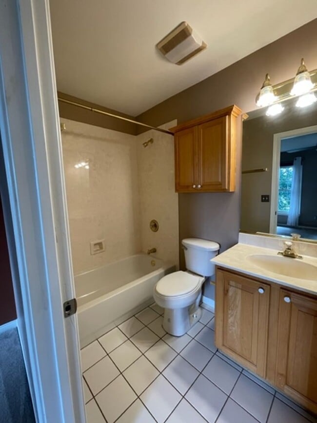 Building Photo - West Knoxville, Farragut 37934 - 4 bedroom, 3.5 bath, 2 Story Brick Home -Contact Debra Johnson (...