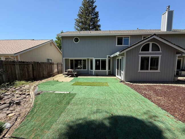 Building Photo - Large 2 story home available immediately