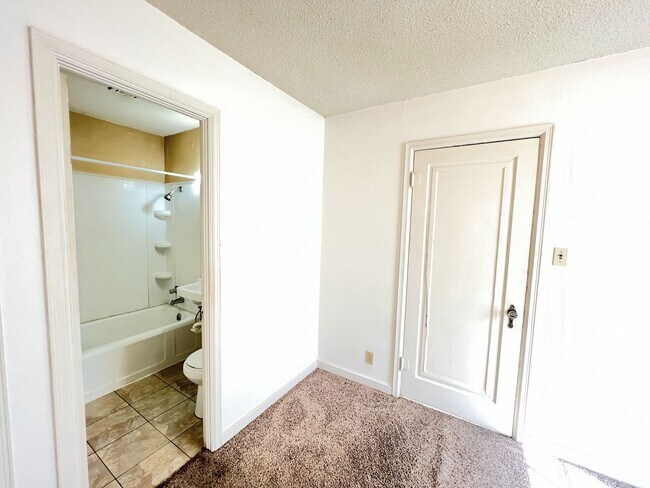 Building Photo - 7-11 S Cleveland St