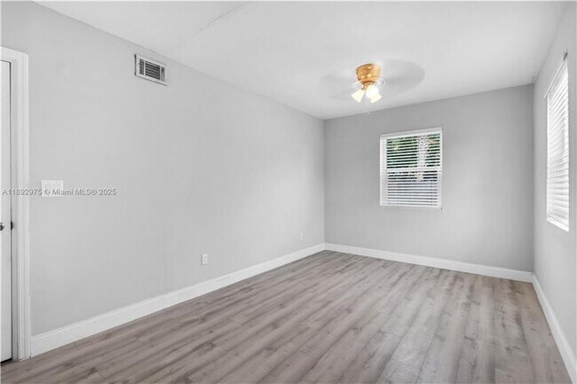 Building Photo - 4500 NE 18th Ave