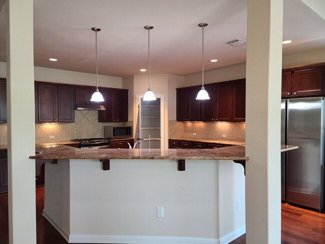 Building Photo - 218 Simmons Dr