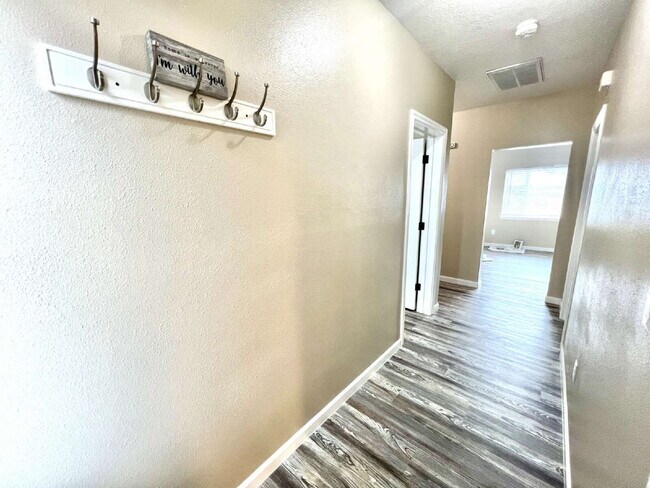 Building Photo - Beautifully Renovated 3 Bedroom Apartment on the 2nd Floor