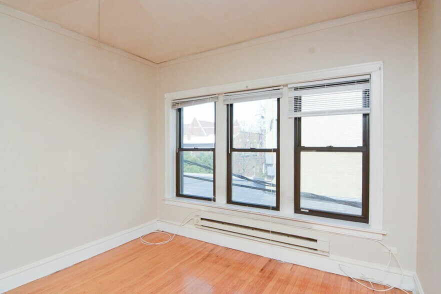 Building Photo - 1238 Oak Ave