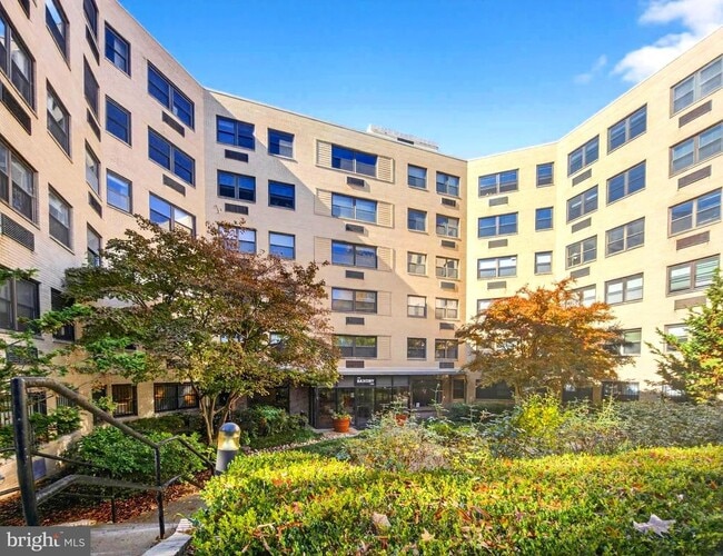 Building Photo - 1801 Clydesdale Pl NW