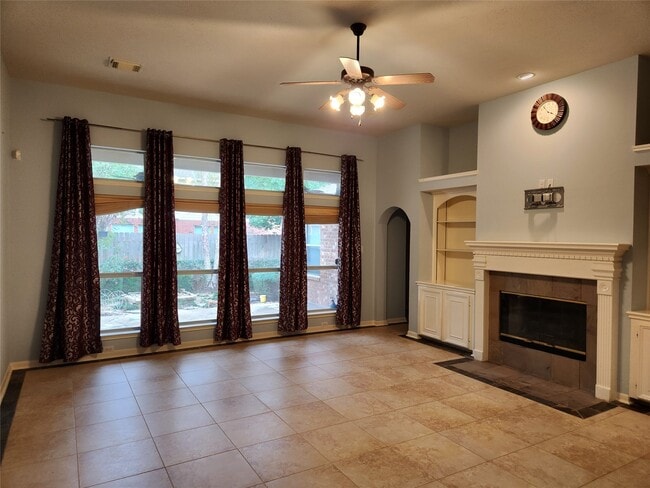 Building Photo - 23611 Desert Gold Dr