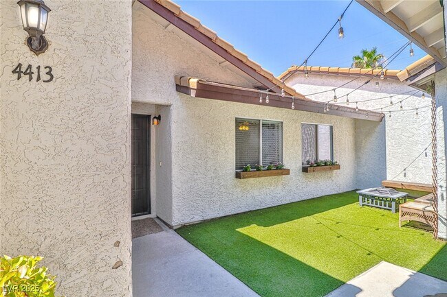 Building Photo - 4413 Live Oak Dr