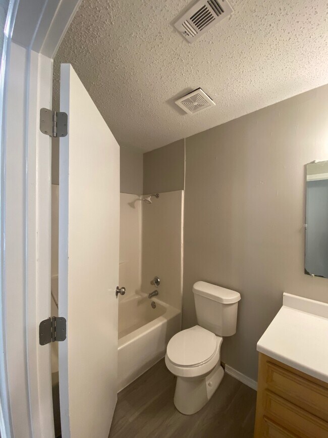 Building Photo - 128 Pierce Dr