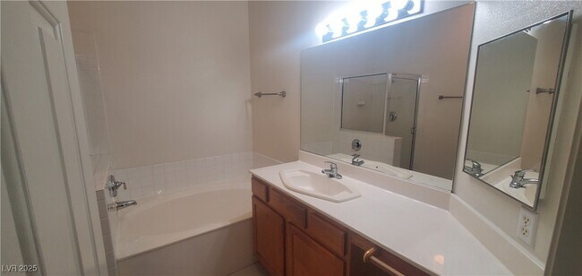 Building Photo - 2050 W Warm Springs Rd