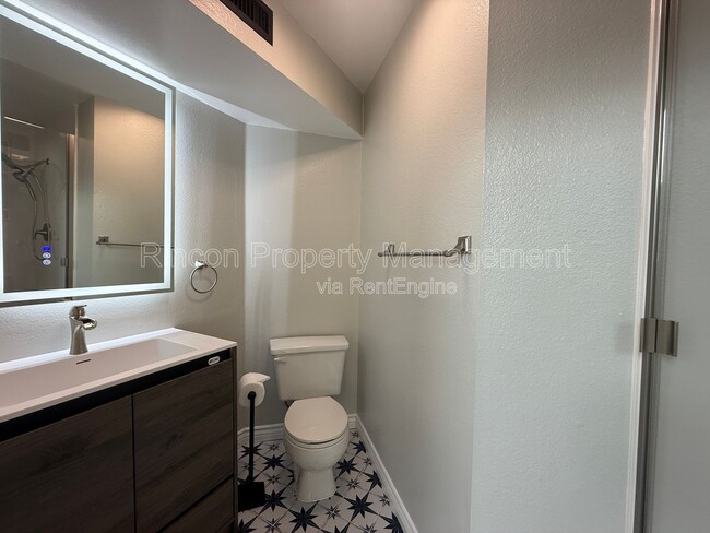 Building Photo - 1231 Tivoli Ln