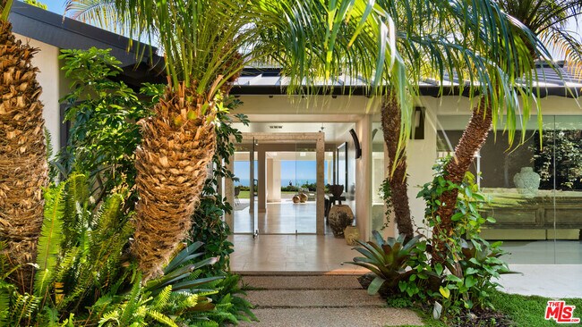 Building Photo - 29020 Cliffside Dr