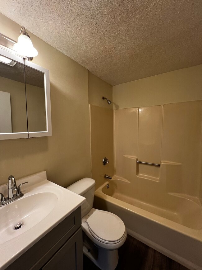 Building Photo - 250 Spring Cir