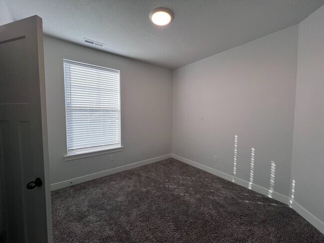 Building Photo - 338 W 410 N St