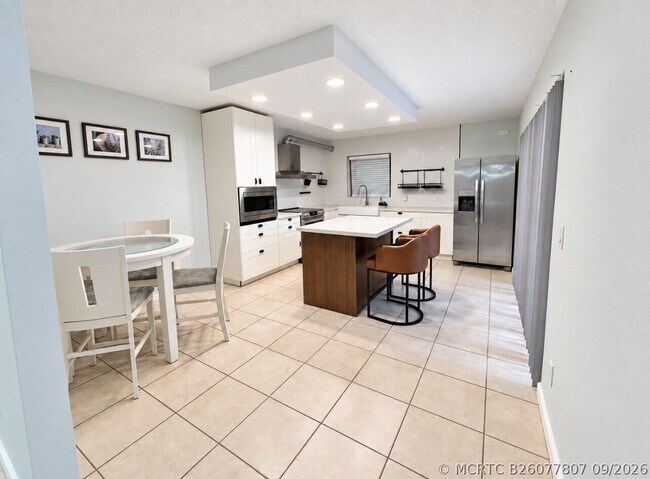 Building Photo - 4039 Palm Bay Cir