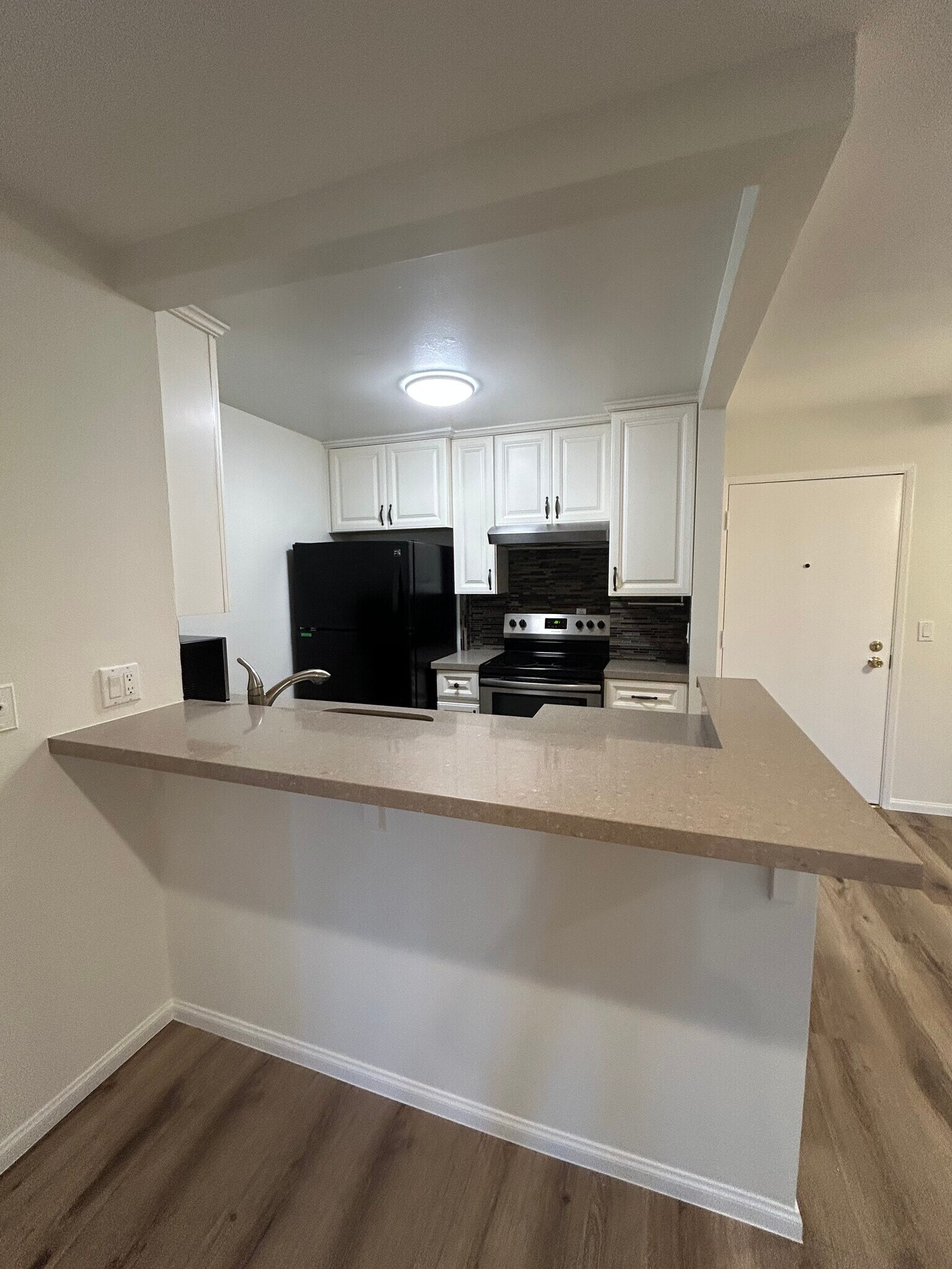 Building Photo - 8650 Gulana Ave