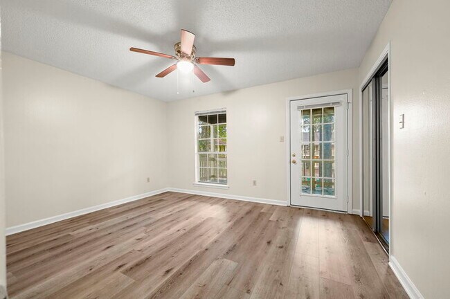 Building Photo - 5379 Rosedown Ct