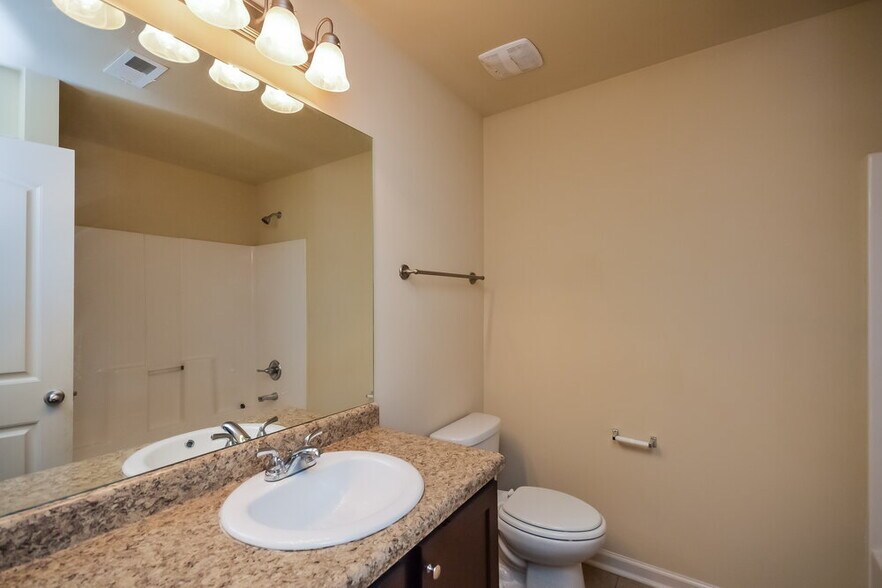 Building Photo - 364 Easley Dr SE