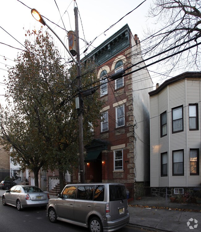 Primary Photo - 127 Ogden Ave