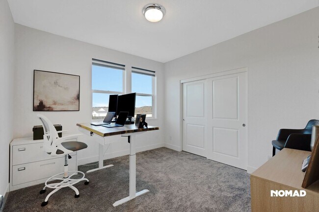 Building Photo - Dive into a Stunning Home in Roseville with Heated Pool - Available Jan 2026!