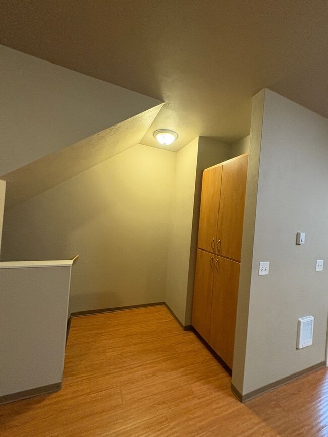 Building Photo - 2 Bedroom 1 1/2 Bath Close to campus on 14th & Patterson