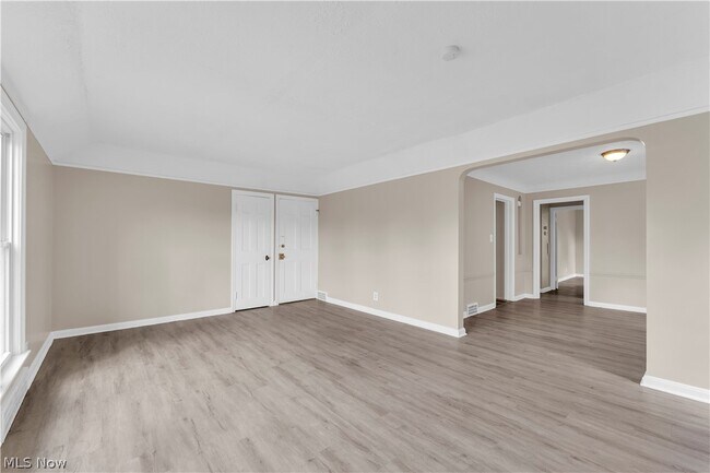 Building Photo - 13613 Cedar Rd