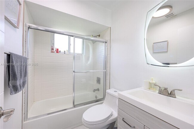 Building Photo - 1453 NW 10th St