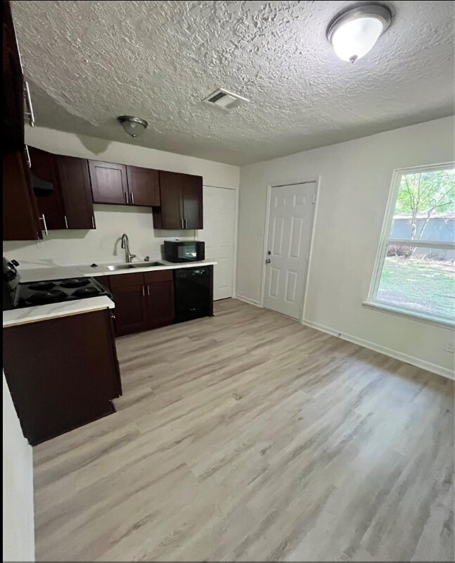 Building Photo - 5915 Beldart St