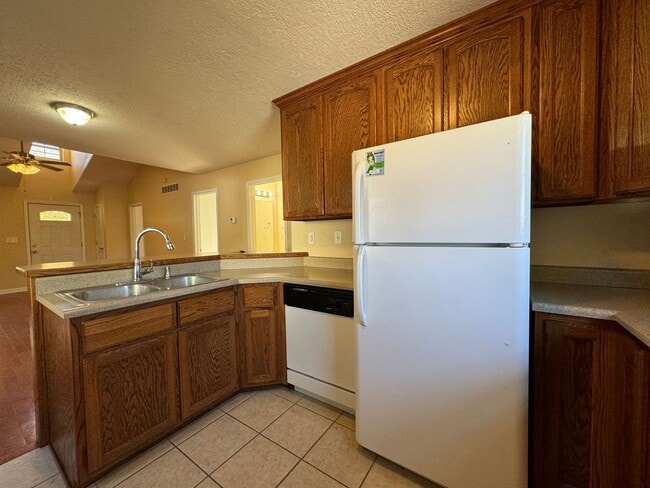 Building Photo - 3 Bedroom Home in Downtown Waynesville!